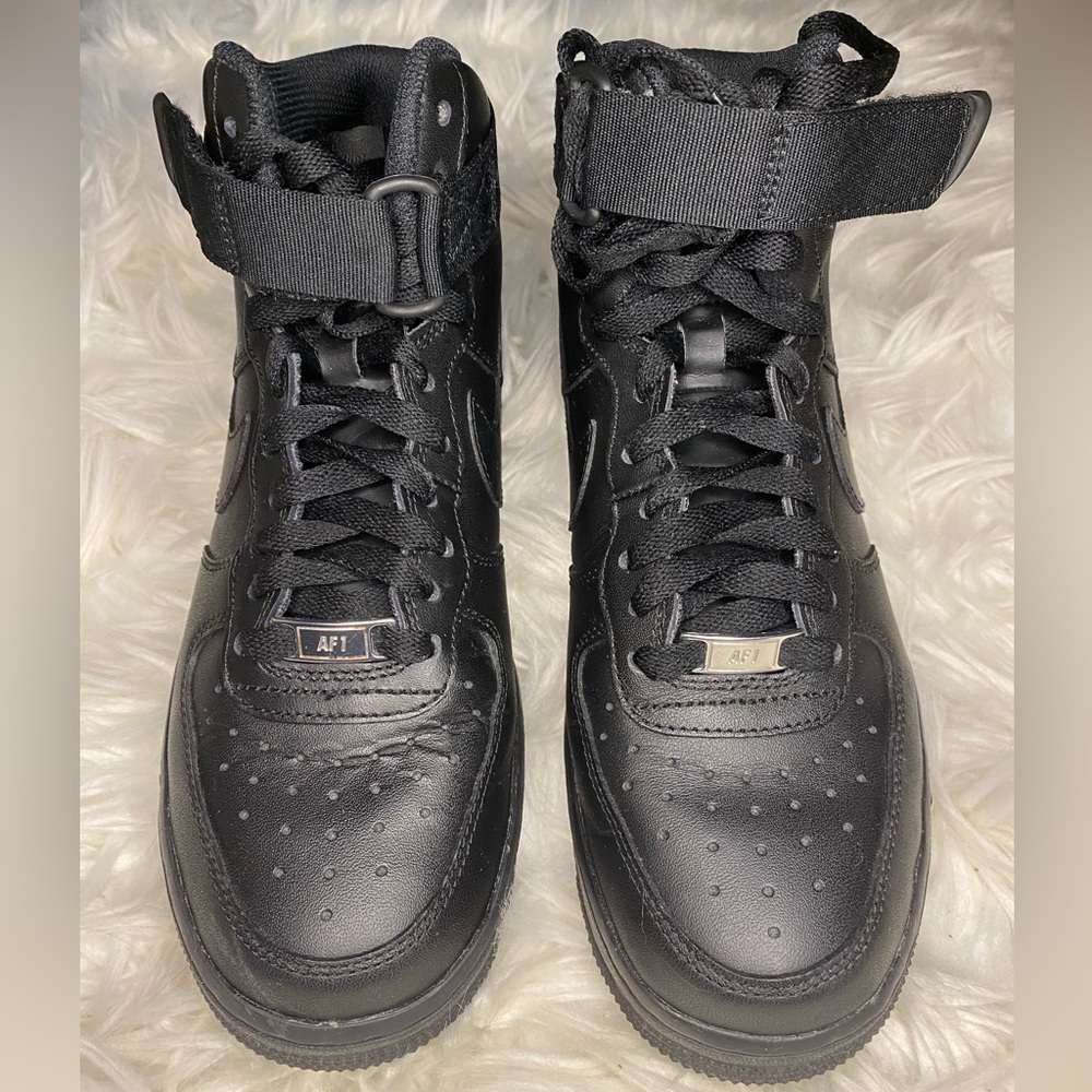 Black Air Force 1 Mid